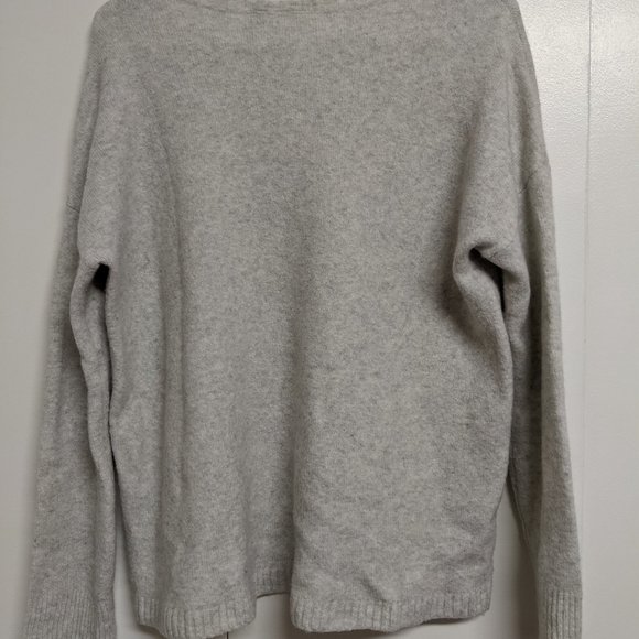 GAP Light Grey Oversized Woolen Sweater - Picture 6 of 9